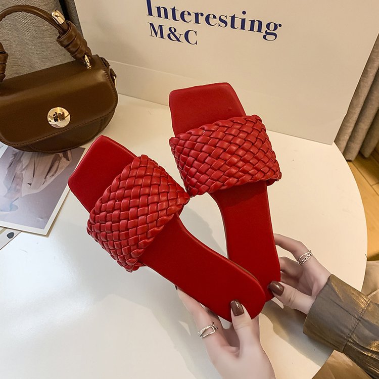 Explosive slippers, street stalls, woven sandals, one-word foreign trade flat bottom women's slippers, foreign trade large size