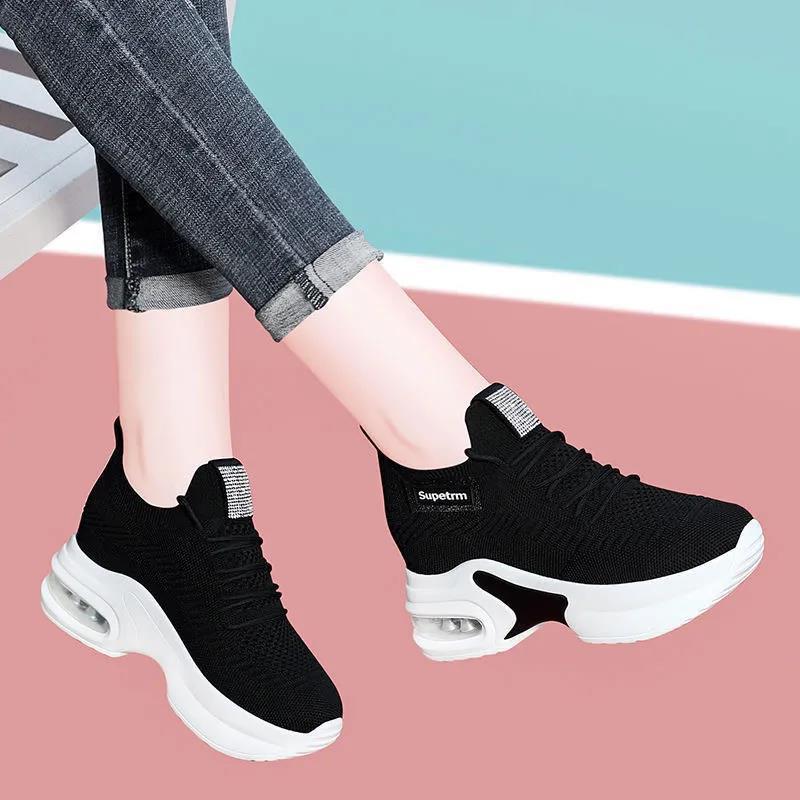 Shoes With Air Cushion and Thick Sole