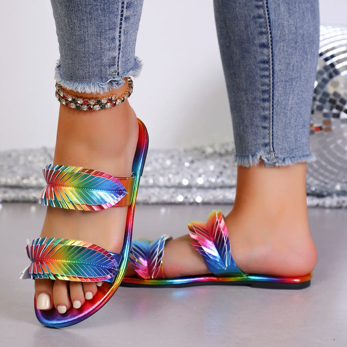 Summer New Flat Sandals for Women, Fashion Iridescent Gradient One-Strap Sandals, Internet-Famous Versatile Beach Shoes, Soft-Sl